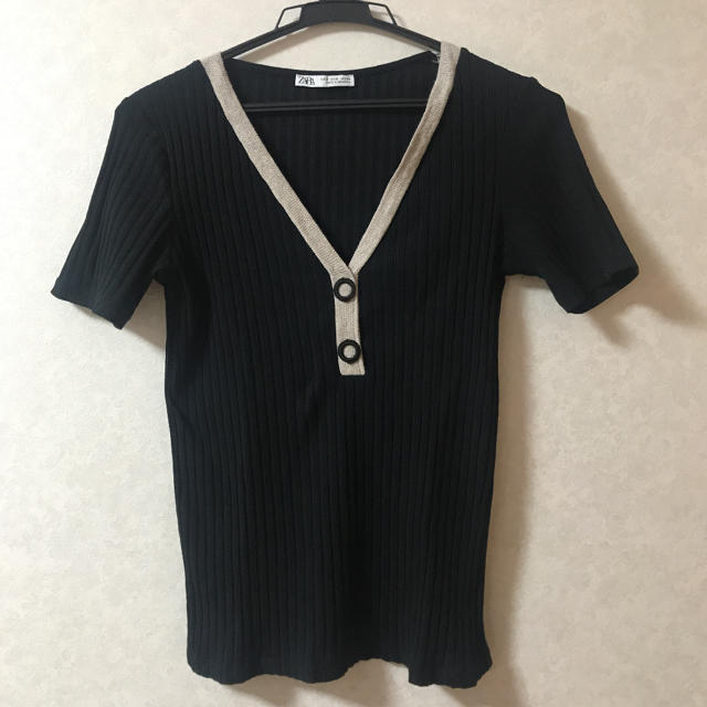 ZARA(ザラ)のZARA 黒トップス レディースのトップス(Tシャツ(半袖/袖なし))の商品写真