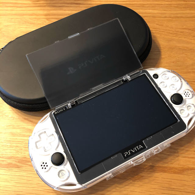 PlayStation Vita(プレイステーションヴィータ)のPlayStation vita グレイシャーホワイト エンタメ/ホビーのゲームソフト/ゲーム機本体(携帯用ゲーム機本体)の商品写真