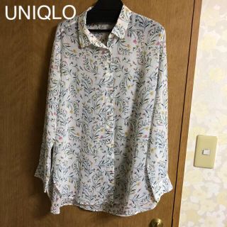 ユニクロ(UNIQLO)の【お値下げ！】UNIQLO＊ボタニカル柄シフォンプリントブラウス(シャツ/ブラウス(長袖/七分))