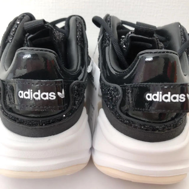 adidas(アディダス)の♡アディダスオリジナルス MAGMUR RUNNER W グリッター 22.5♡ レディースの靴/シューズ(スニーカー)の商品写真