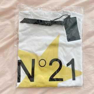 ヌメロヴェントゥーノ(N°21)の新品未使用　ヌメロ　ヌメロヴェントゥーノ　レア　美品(Tシャツ/カットソー(半袖/袖なし))