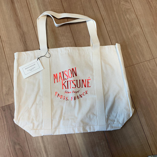 MAISON KITSUNE'(メゾンキツネ)のメゾンキツネ　トート　タグ付き新品 レディースのバッグ(トートバッグ)の商品写真