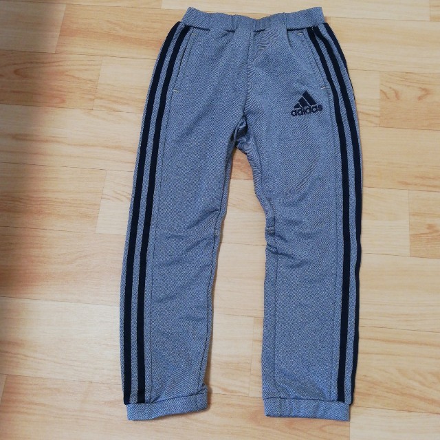 adidas(アディダス)の【中古】adidas　ズボン　ジャージ　男の子　　120 キッズ/ベビー/マタニティのキッズ服男の子用(90cm~)(パンツ/スパッツ)の商品写真