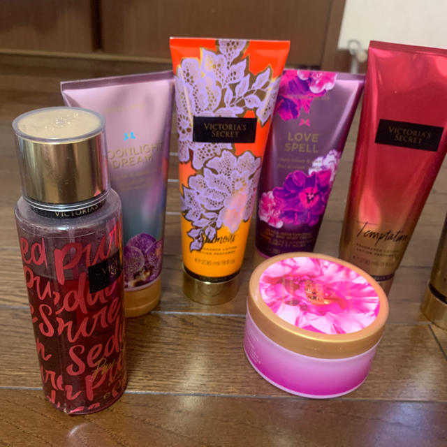 Victoria's Secret(ヴィクトリアズシークレット)のヴィクトリアズシークレット　まとめ売り！ コスメ/美容のボディケア(ボディローション/ミルク)の商品写真