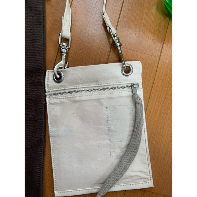 Rick Owens(リックオウエンス)のRick Owens DRKSHDW PVC ショルダーポーチ 白 ホワイト メンズのバッグ(ボディーバッグ)の商品写真