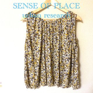 センスオブプレイスバイアーバンリサーチ(SENSE OF PLACE by URBAN RESEARCH)の新品未使用 花柄プリーツブラウス(シャツ/ブラウス(半袖/袖なし))