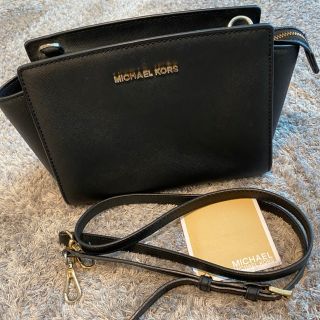 マイケルコース(Michael Kors)の美品マイケルコースセルマミディアムメッセンジャー カーフ 黒 ショルダーバッグ(ショルダーバッグ)