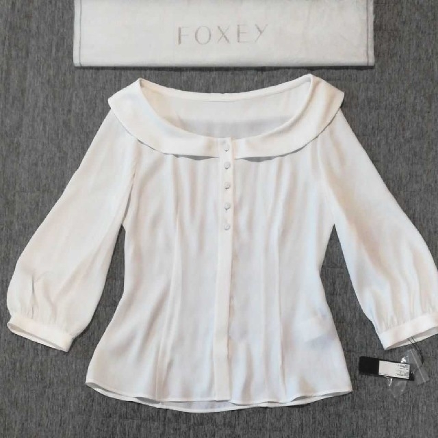 FOXEY(フォクシー)のFOXEY　ブラウス　未使用 レディースのトップス(シャツ/ブラウス(長袖/七分))の商品写真