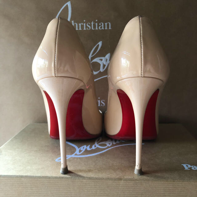 Christian Louboutin(クリスチャンルブタン)のクリスチャンルブタン  ハートパンプス　ベージュ　38 レディースの靴/シューズ(ハイヒール/パンプス)の商品写真