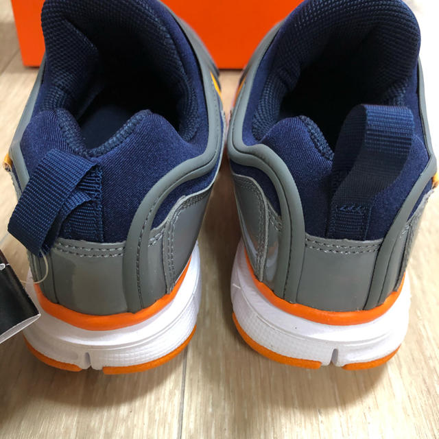 NIKE(ナイキ)の20 ナイキスニーカー　ナイキダイナモ　NIKEダイナモフリー   スリッポン キッズ/ベビー/マタニティのキッズ靴/シューズ(15cm~)(スニーカー)の商品写真