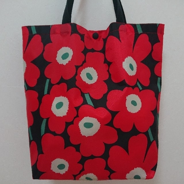 marimekko(マリメッコ)のマリメッコ エコバッグ ブラック×レッド ハンドメイドの生活雑貨(その他)の商品写真