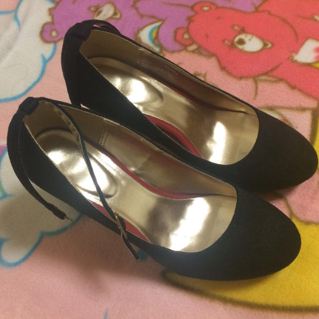 GU(ジーユー)の太ヒール 黒パンプス レディースの靴/シューズ(ハイヒール/パンプス)の商品写真