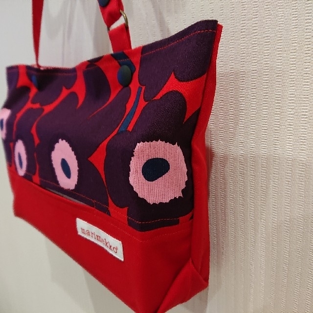 marimekko(マリメッコ)のマリメッコ ボックスティッシュケース レッド×バイオレット  ハンドメイドのインテリア/家具(インテリア雑貨)の商品写真