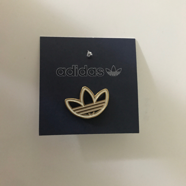 adidas(アディダス)のadidas ピンバッジ メンズの帽子(その他)の商品写真