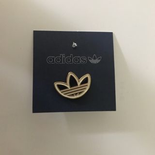 アディダス(adidas)のadidas ピンバッジ(その他)