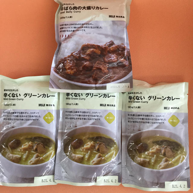 MUJI (無印良品)(ムジルシリョウヒン)の無印良品牛ばら肉のカレー1個辛くないグリーンカレー3個 食品/飲料/酒の加工食品(レトルト食品)の商品写真