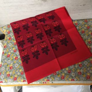 マリメッコ(marimekko)のマリメッコＩ　ウエディングローズ バンダナスカーフ(バンダナ/スカーフ)