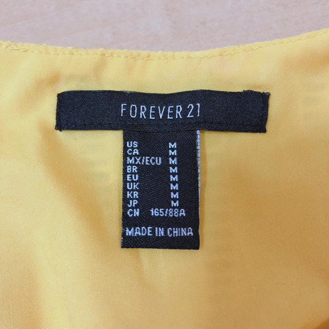 FOREVER 21(フォーエバートゥエンティーワン)のオフショル トップス レディースのトップス(Tシャツ(半袖/袖なし))の商品写真