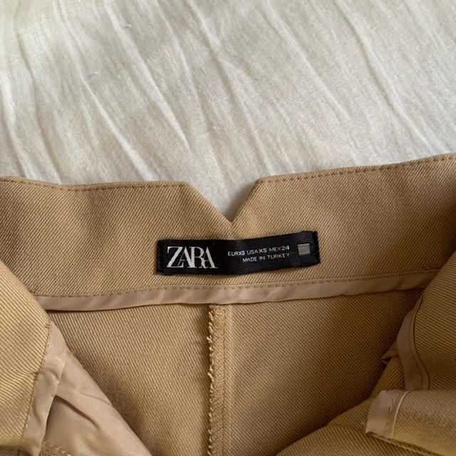 ZARA(ザラ)のZARA ハイウエストパンツ レディースのパンツ(カジュアルパンツ)の商品写真