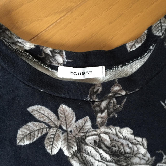 moussy(マウジー)のmoussy マウジー 花柄スエット レディースのトップス(トレーナー/スウェット)の商品写真