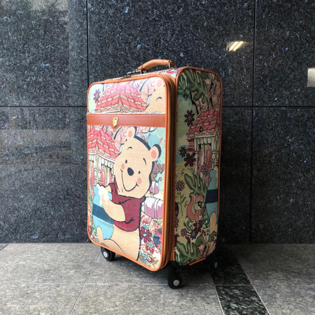 ディズニー　くまのプーさん　キャリーバッグ レディースのバッグ(スーツケース/キャリーバッグ)の商品写真
