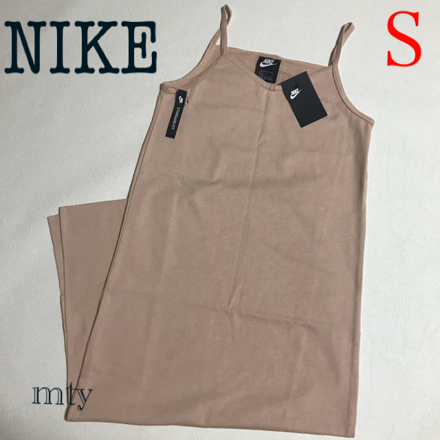 NIKE(ナイキ)のshiho様専用☆レア☆NIKE マキシワンピース　ピンクベージュ　Ｓサイズ レディースのワンピース(ロングワンピース/マキシワンピース)の商品写真