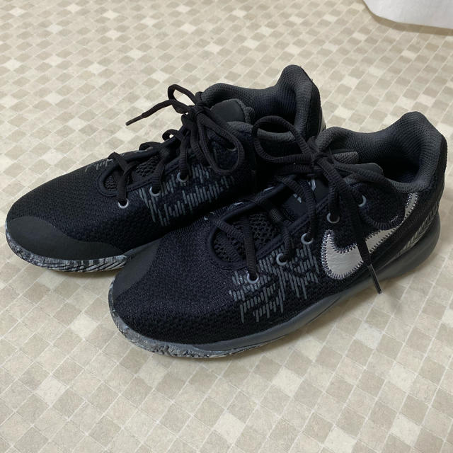 NIKE ナイキ　カイリー　バッシュ　バスケットシューズ　23.5cm