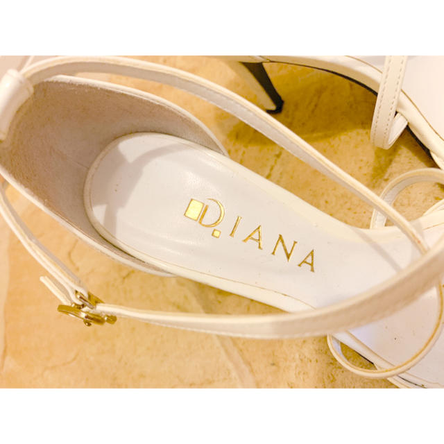 DIANA(ダイアナ)のDIANA♡エナメルホワイトサンダル♡ レディースの靴/シューズ(サンダル)の商品写真