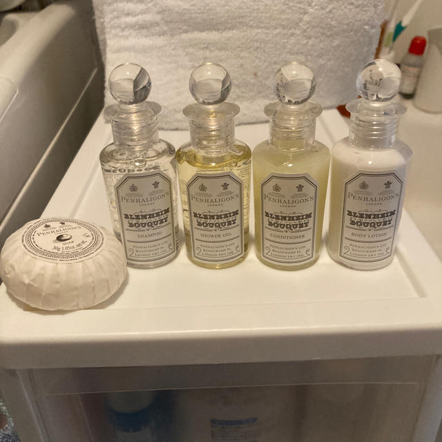 Penhaligon's(ペンハリガン)のペンハリガン　アメニティ５点セット コスメ/美容のキット/セット(サンプル/トライアルキット)の商品写真