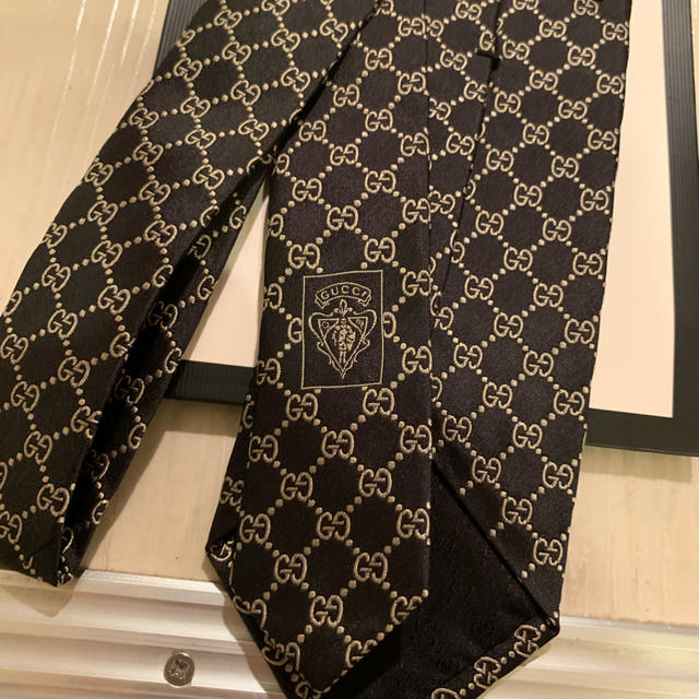 Gucci(グッチ)のGUCCI ネクタイ　ブラック　ゴールド メンズのスーツ(その他)の商品写真