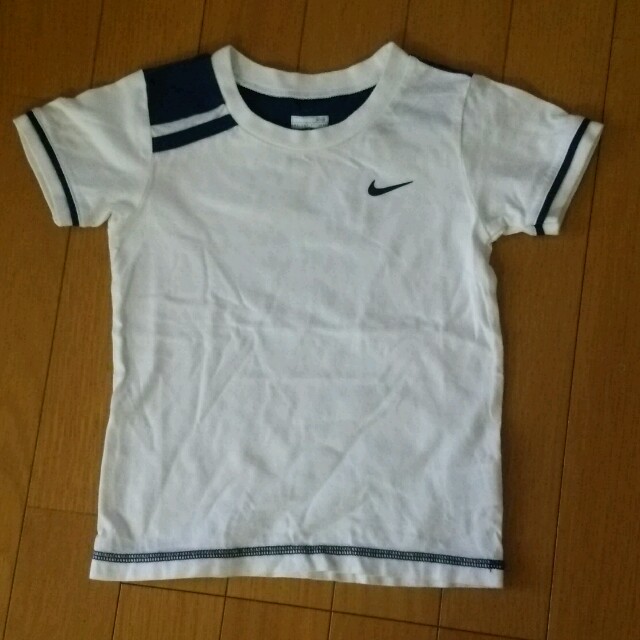 NIKE(ナイキ)のntm様専用《美品》NIKE白半袖シャツ キッズ/ベビー/マタニティのキッズ服男の子用(90cm~)(Tシャツ/カットソー)の商品写真