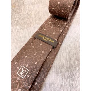 ルイヴィトン(LOUIS VUITTON)のLOUIS VUITTON ネクタイ 未使用 ブラウン 【送料無料】(ネクタイ)