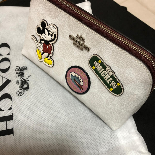 COACH(コーチ)のDISNEY X COACHコスメティックケースシグネチャーウィズスポーツパッチ レディースのファッション小物(ポーチ)の商品写真