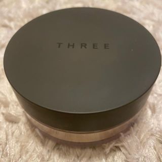 スリー(THREE)のTHREE アルティメイトダイアフェネス　ルースパウダー(フェイスパウダー)