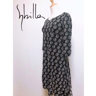 シビラ(Sybilla)の土日限定セール❗️美品！シビラ　美ライン　ワンピース！シビラ　刺繍ワンピース(ひざ丈ワンピース)