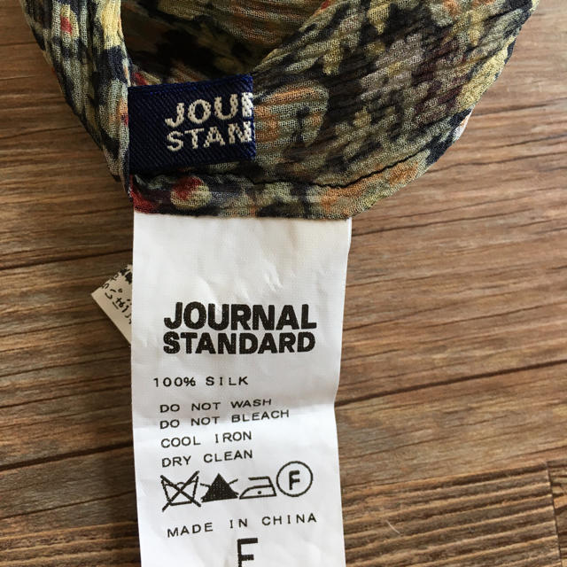 JOURNAL STANDARD(ジャーナルスタンダード)のジャーナルスタンダード　シルク　花柄カシュクールワンピース　チュニック レディースのワンピース(ひざ丈ワンピース)の商品写真
