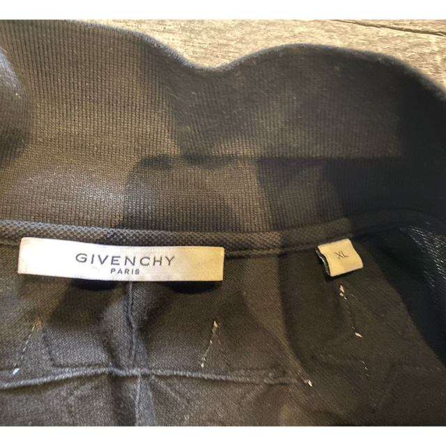 GIVENCHY(ジバンシィ)の 値下げ　ジバンシー GIVENCHY スターパッチ　ポロシャツ ブラック  メンズのトップス(Tシャツ/カットソー(半袖/袖なし))の商品写真