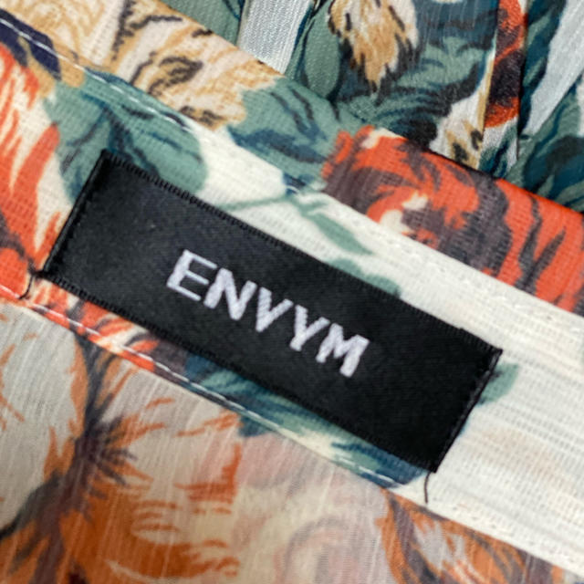 ENVYM(アンビー)のアンビー　ENVYM 花柄ロングシャツワンピ レディースのワンピース(ロングワンピース/マキシワンピース)の商品写真