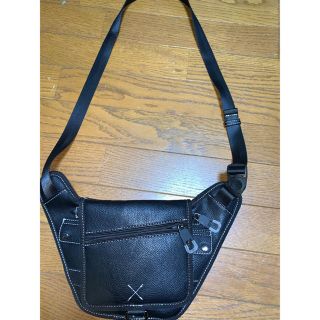 ザラ(ZARA)のZARA ショルダーバッグ　ブラック　黒(ボディーバッグ)