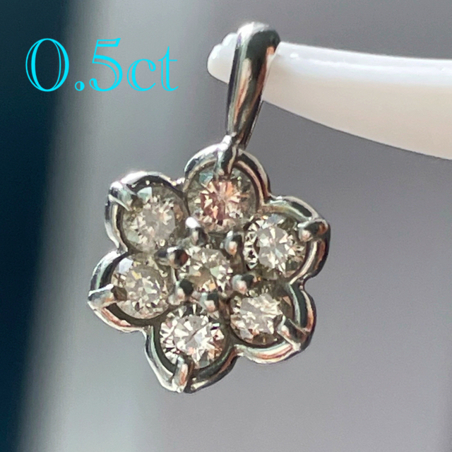 Pt900 ダイヤ 0.50ct フラワー 花 ネックレス トップ プラチナ レディースのアクセサリー(ネックレス)の商品写真