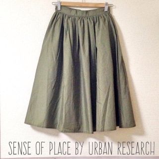 センスオブプレイスバイアーバンリサーチ(SENSE OF PLACE by URBAN RESEARCH)の新品♡アーバンリサーチ スカート カーキ(ひざ丈スカート)