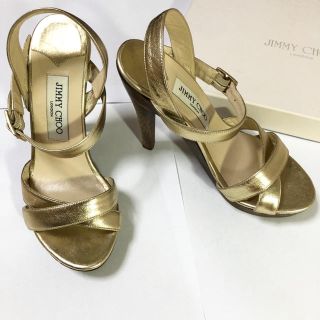 ジミーチュウ(JIMMY CHOO)のジミーチュウ ゴールドサンダル(サンダル)