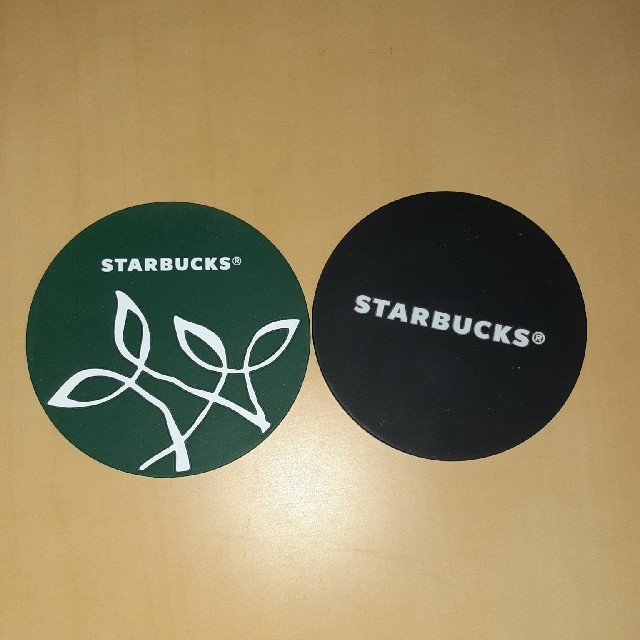 Starbucks Coffee(スターバックスコーヒー)のスタバ　スターバックス　コースター　2つセットで　 インテリア/住まい/日用品のキッチン/食器(テーブル用品)の商品写真
