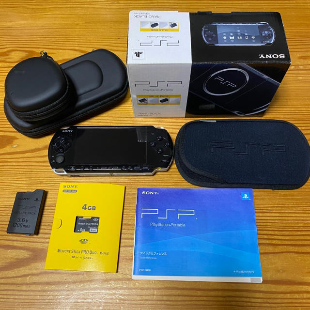 PSP 3000 BLACK 本体　箱・取扱説明書・ケース・メモリー・充電器付