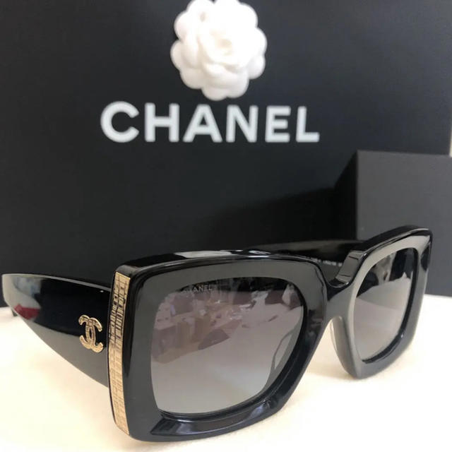 CHANEL(シャネル)の新品未使用　CHANEL 完売　サングラス　ファレルウィリアムス メンズのファッション小物(サングラス/メガネ)の商品写真
