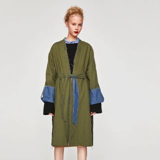 ザラ(ZARA)のZARA ザラ コントラストデニム生地トレンチコート(トレンチコート)