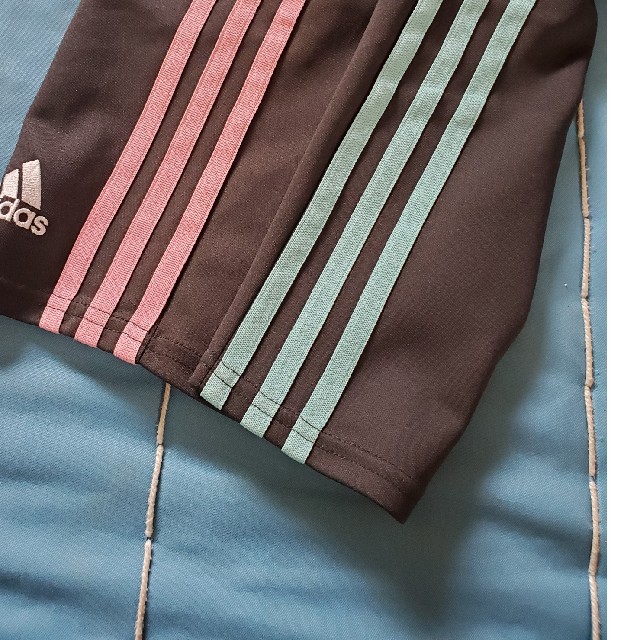 adidas(アディダス)のアディダス　ハーフパンツ　140サイズ キッズ/ベビー/マタニティのキッズ服男の子用(90cm~)(パンツ/スパッツ)の商品写真