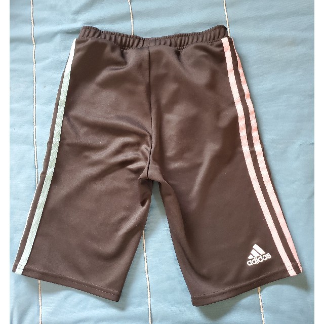 adidas(アディダス)のアディダス　ハーフパンツ　140サイズ キッズ/ベビー/マタニティのキッズ服男の子用(90cm~)(パンツ/スパッツ)の商品写真