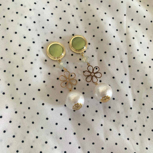 Lochie(ロキエ)のgreen__flower cotton pearl ハンドメイドのアクセサリー(ピアス)の商品写真