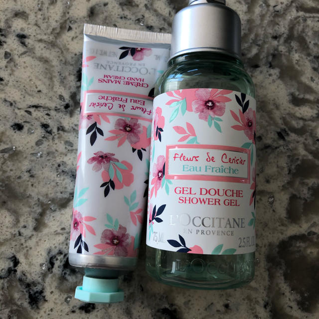 L'OCCITANE(ロクシタン)のロクシタン　ハンドクリーム　シャワージェルセット コスメ/美容のボディケア(ハンドクリーム)の商品写真